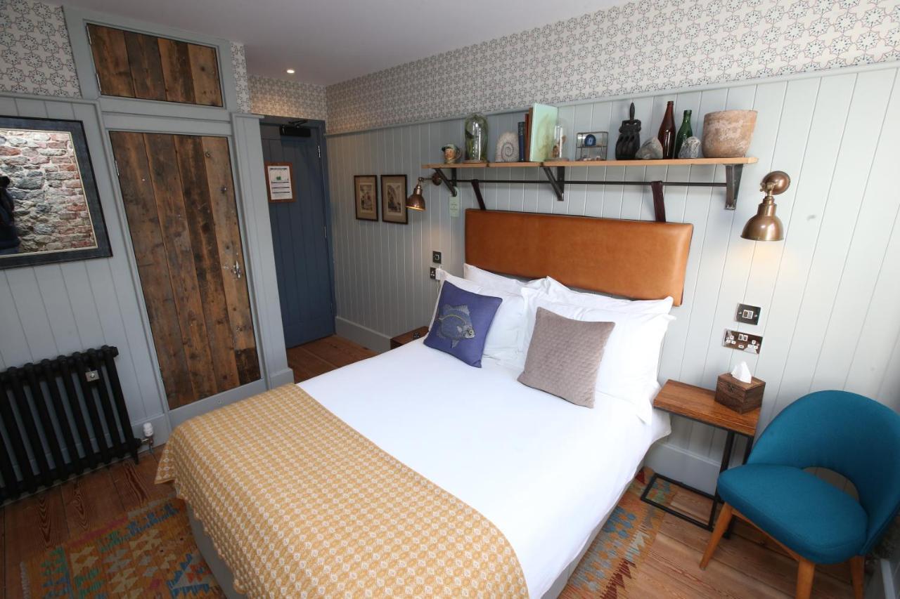 The Pilot Boat Hotel Lyme Regis Exterior photo